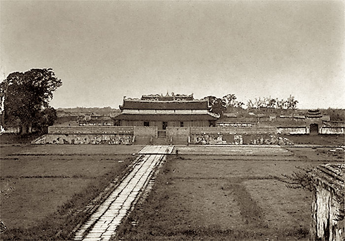 Điện Kính Thiên nơi vua Lê Thái Tổ tuyên bố lên ngôi vào năm 1428